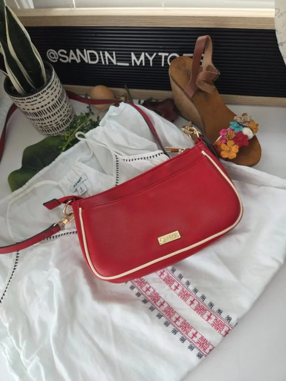 Carlos! By Carlos Santa I Red Crossbody Bag with detachable strap